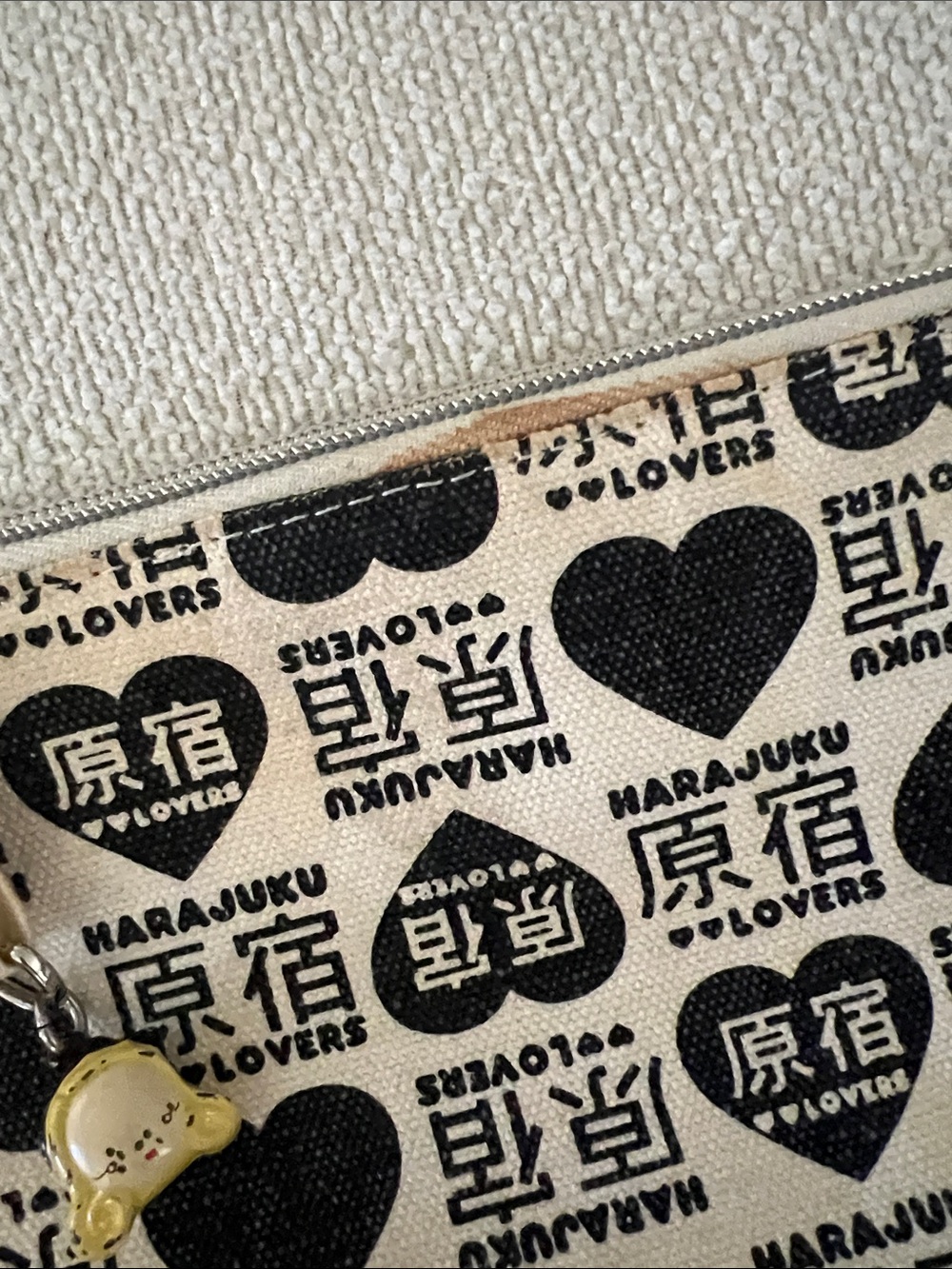 Harajuku Lovers Black & Cream Heart Print Canvas Wristlet - Picture 2 of 4